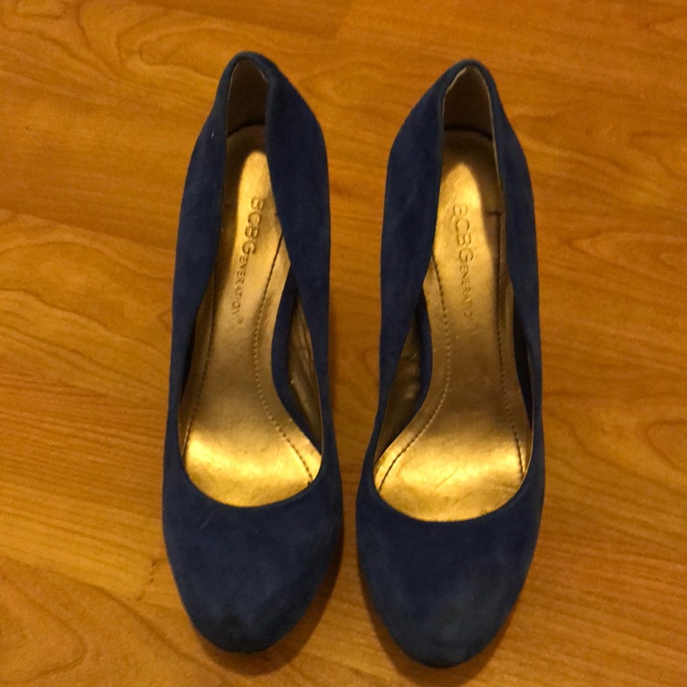 BCBG blue heels